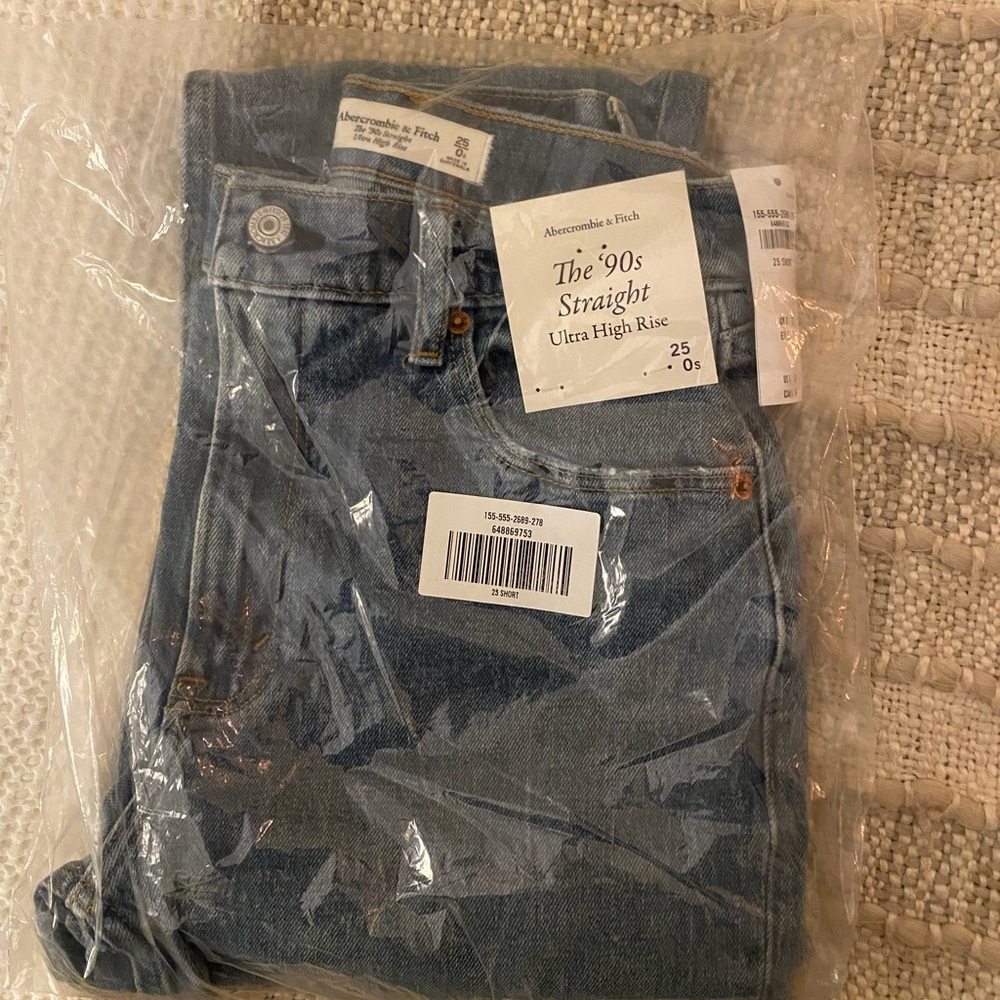 Abercrombie & Fitch 90s Ultra High Rise NWT